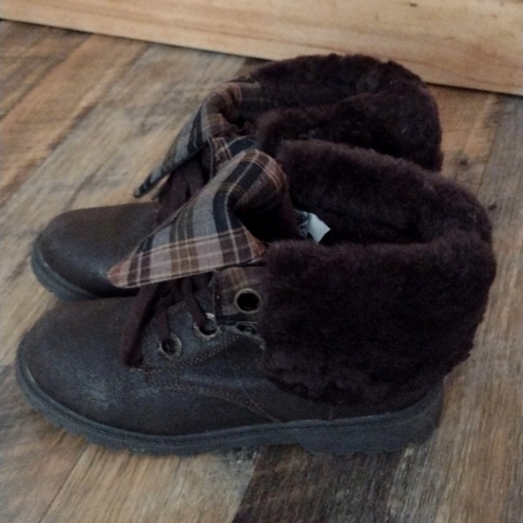 Bearpaw boots - Picture 2 of 4